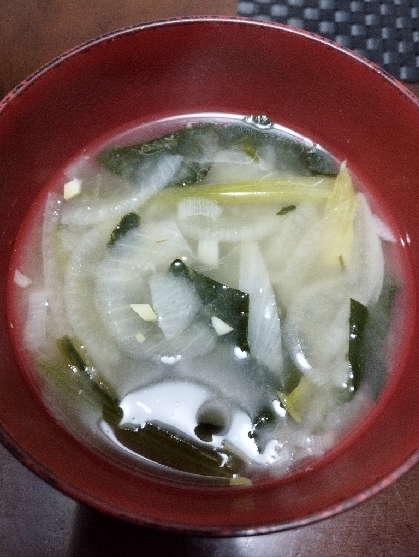 ほうれん草と玉ねぎの味噌汁
