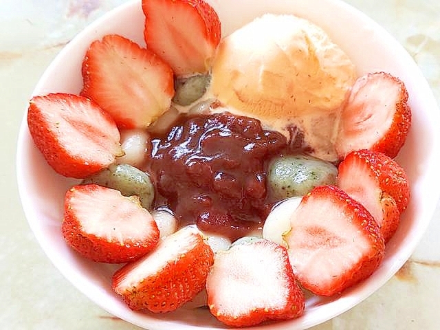 もち粉で作るから簡単！苺の白玉団子あんみつ♪