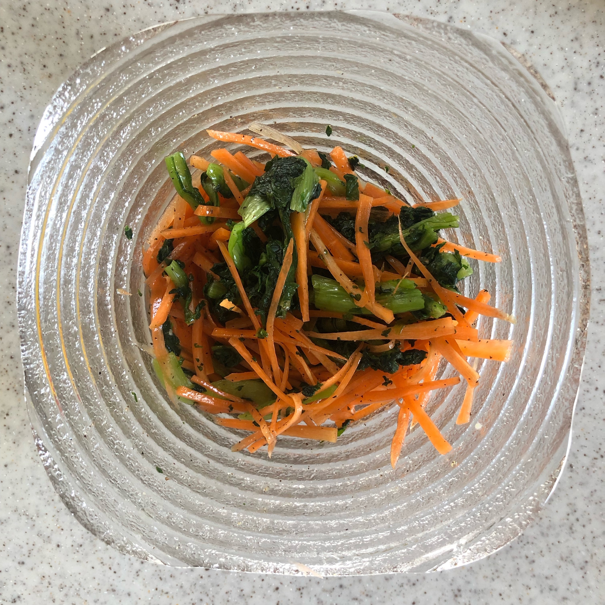 にんじんと小松菜の黒胡椒ナムル