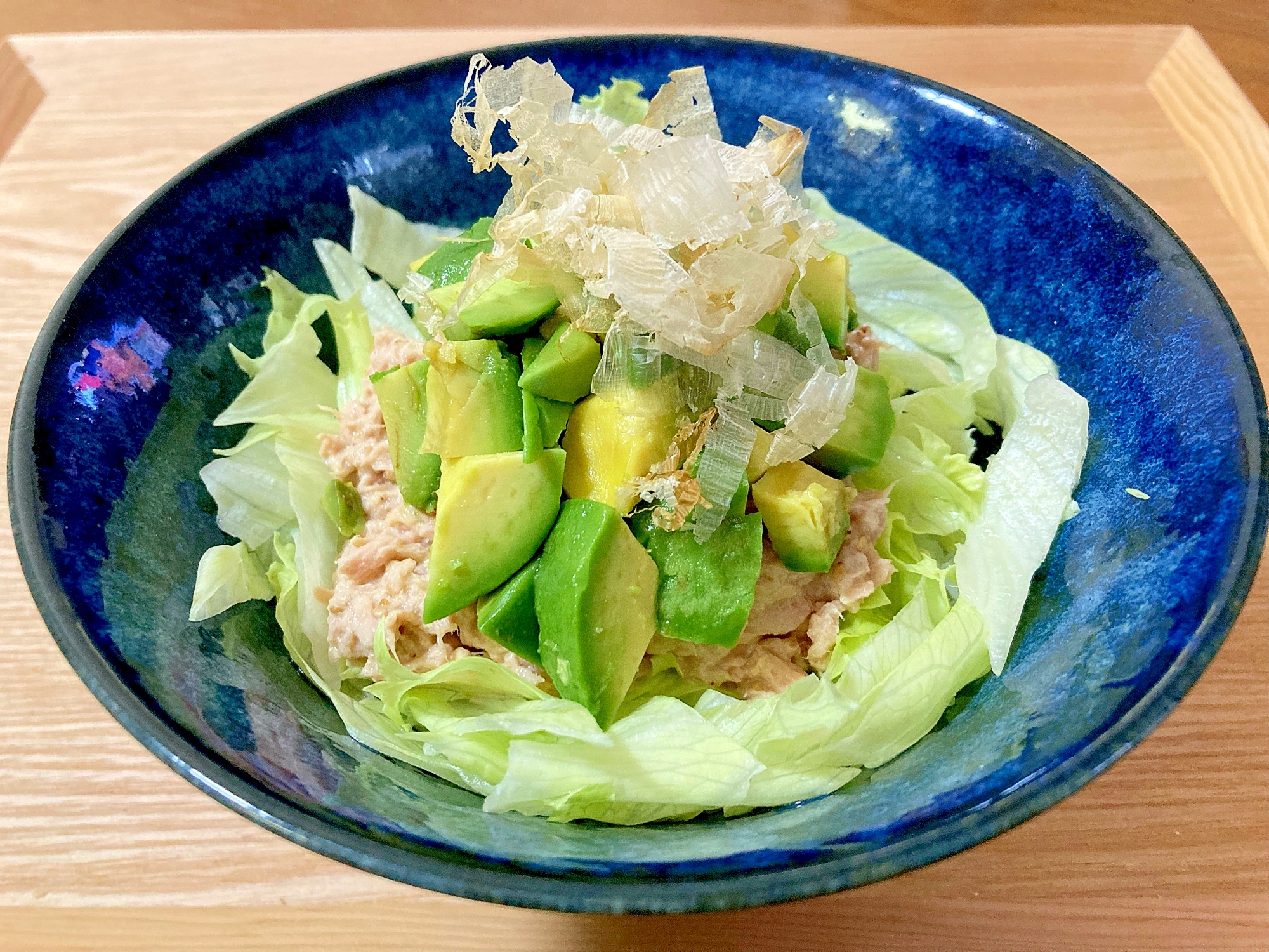 簡単!!わさびが効いたアボカドツナ丼