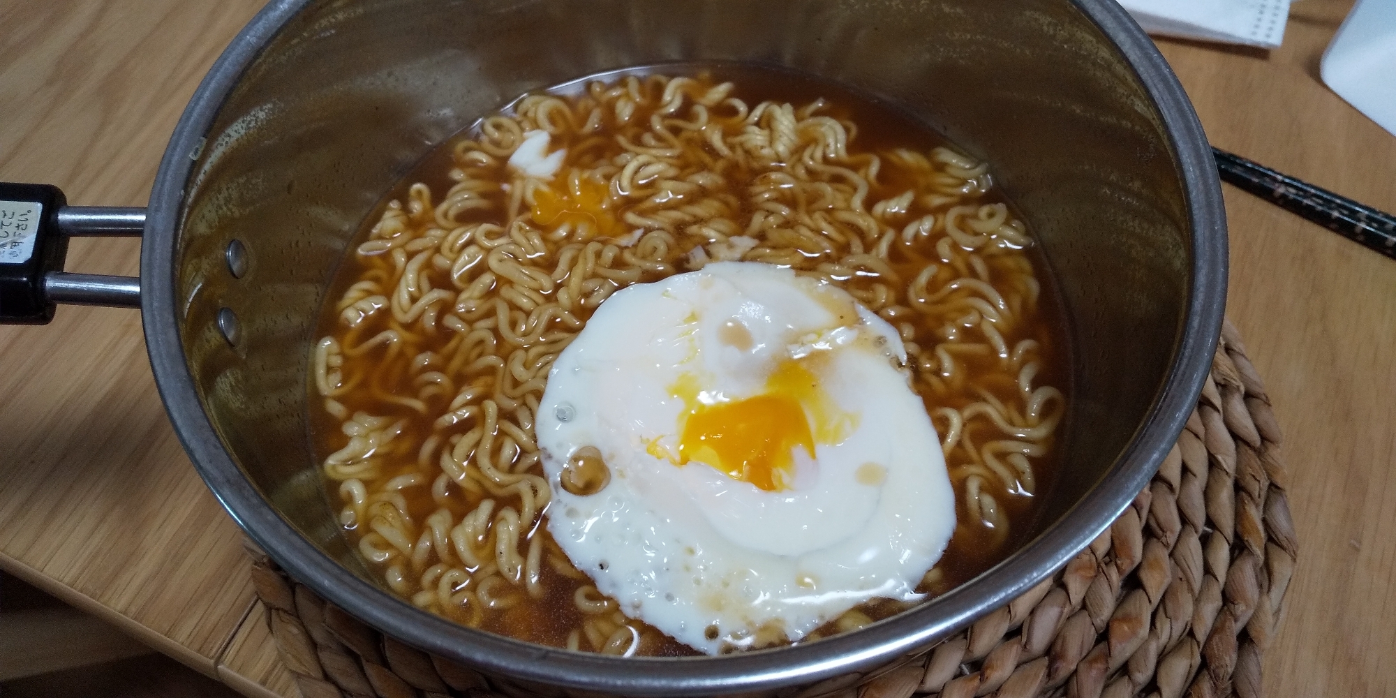 簡単目玉焼きのインスタントラーメン