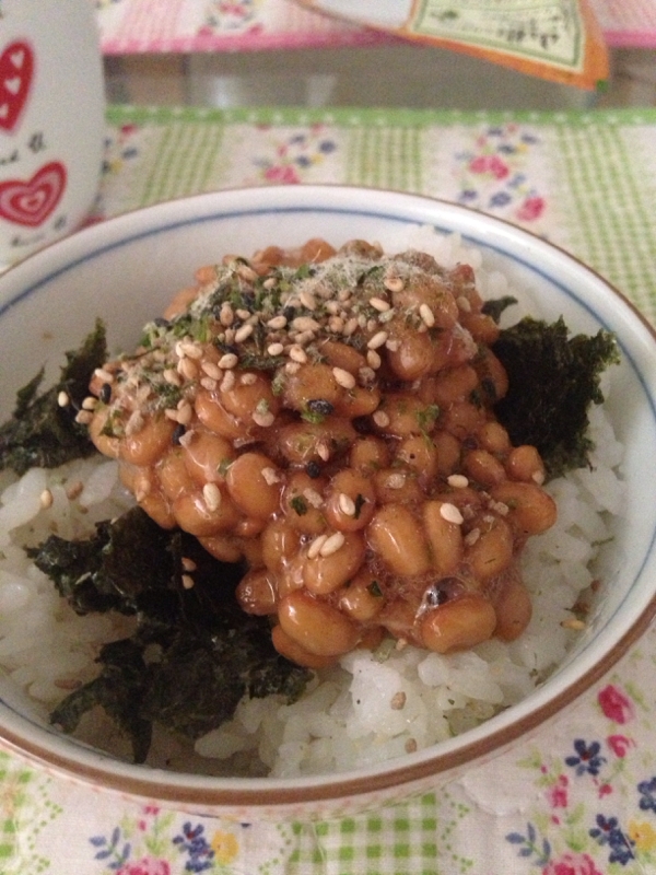 ゴマと海苔の納豆丼