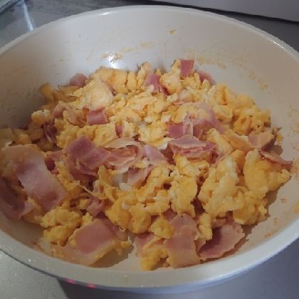 簡単でおいしかったです♪今まで最初からベーコンと卵混ぜてましたがこの方法なら卵ふわふわでした(^^)
