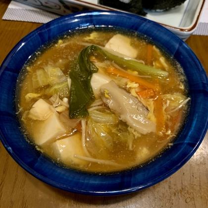 酢と辛味、片栗粉の餡で身体がポカポカになるスープですね。化粧の胡麻油が、胡麻油好きにはたまらない美味しさだと思う思います。炒めずに仕上がるのも嬉しいです！