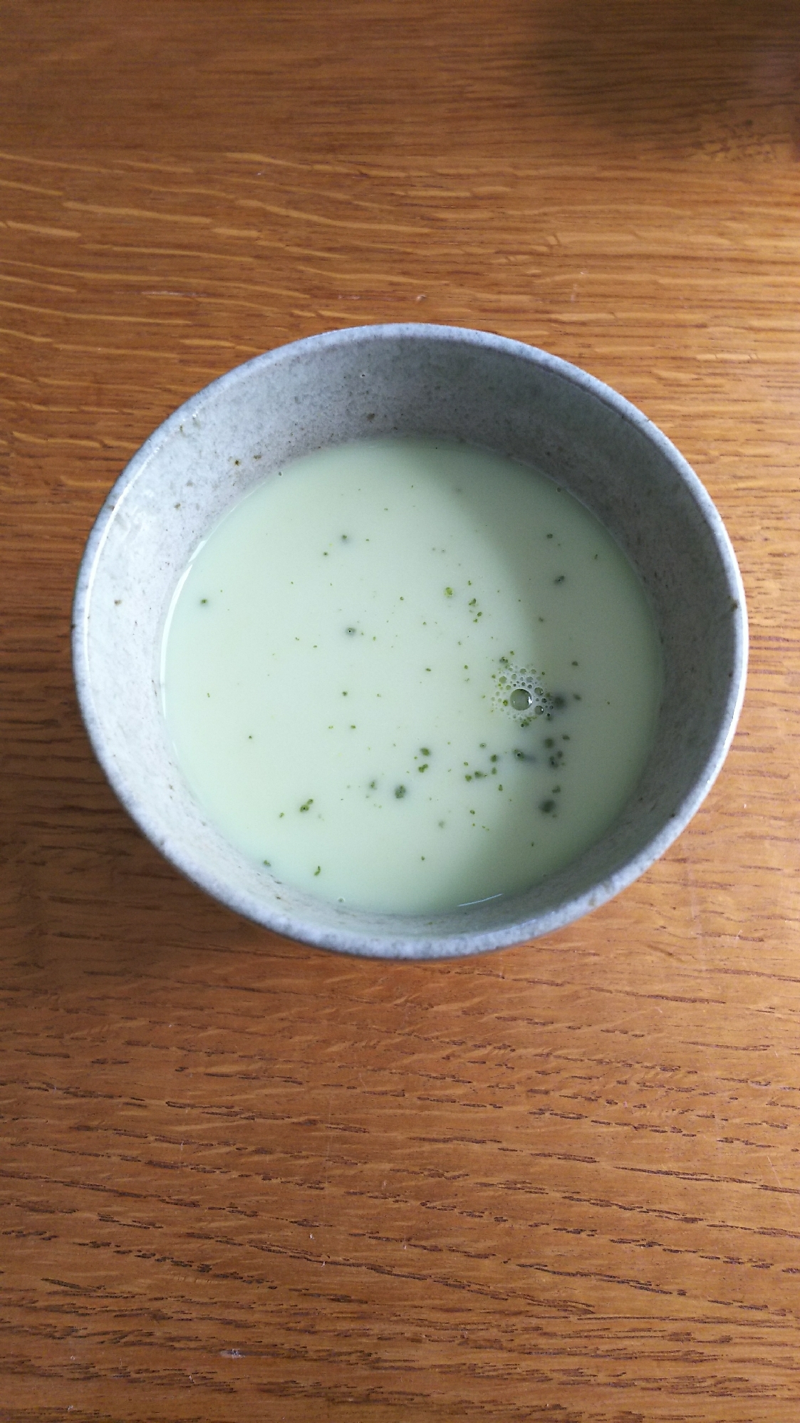 粉末緑茶のミルク