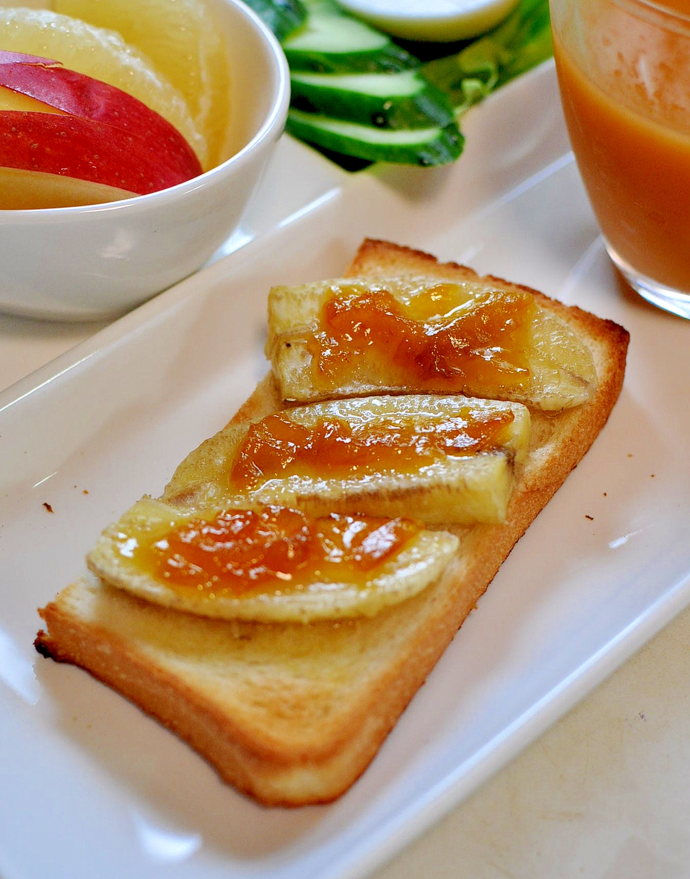 バナナと梅ジャムのトースト