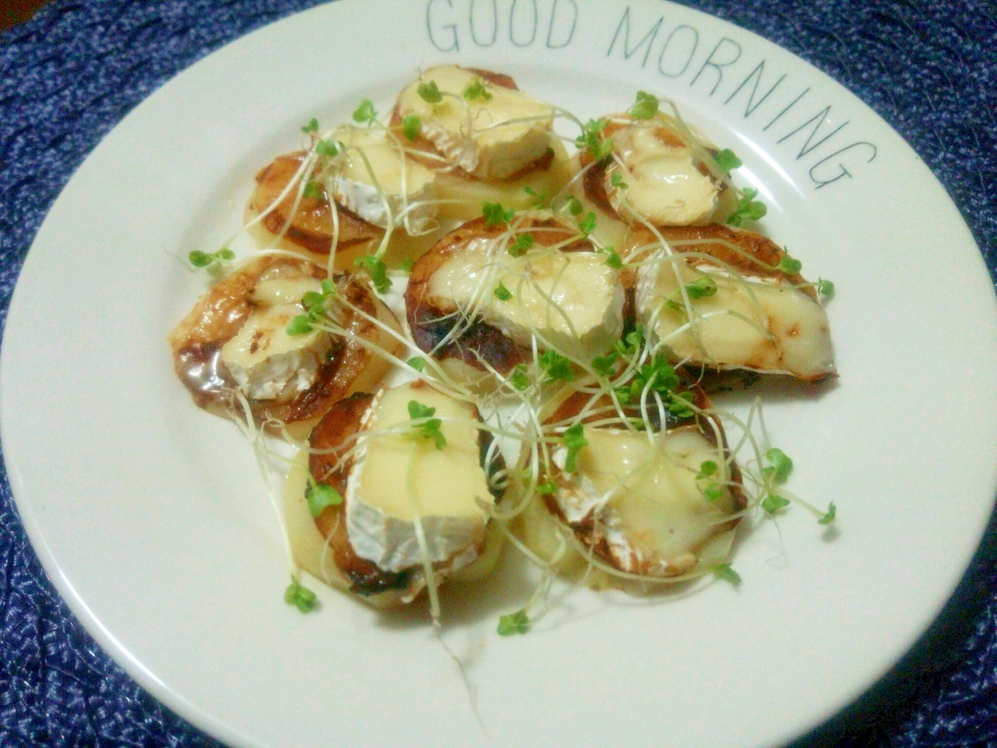 おつまみに☆カマンベールのせ味噌ポテト焼き