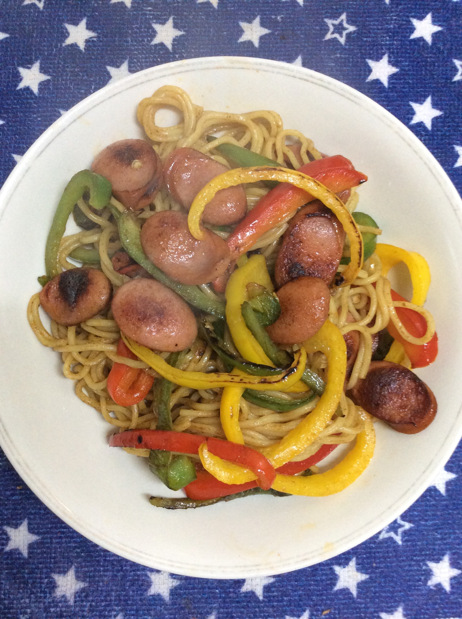 パプリカでカラフル♪カレー焼きそば