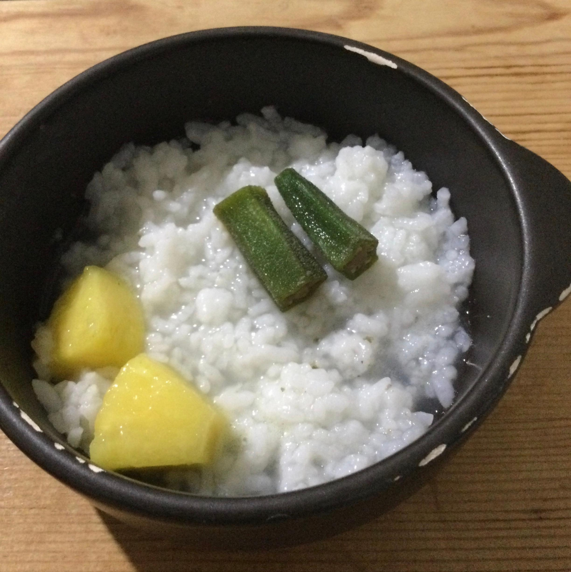 オクラ乗せパイナップル入りご飯♪