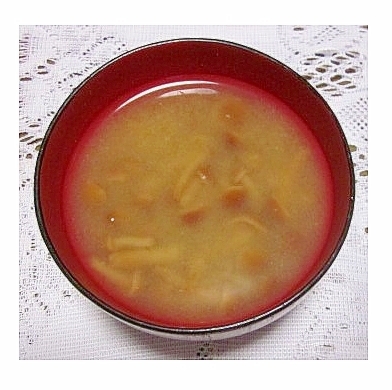 なめこの味噌汁(昆布だし)
