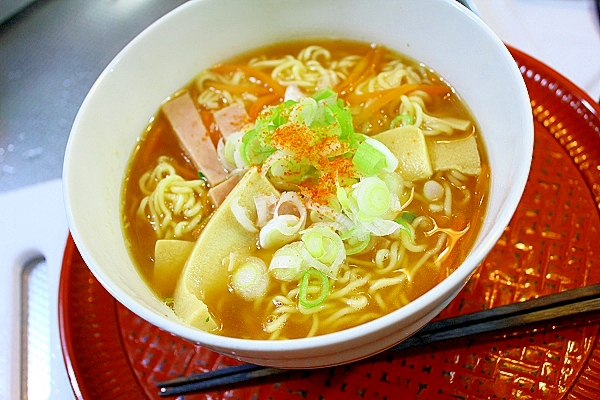 高野豆腐とスパムの味噌ラーメン