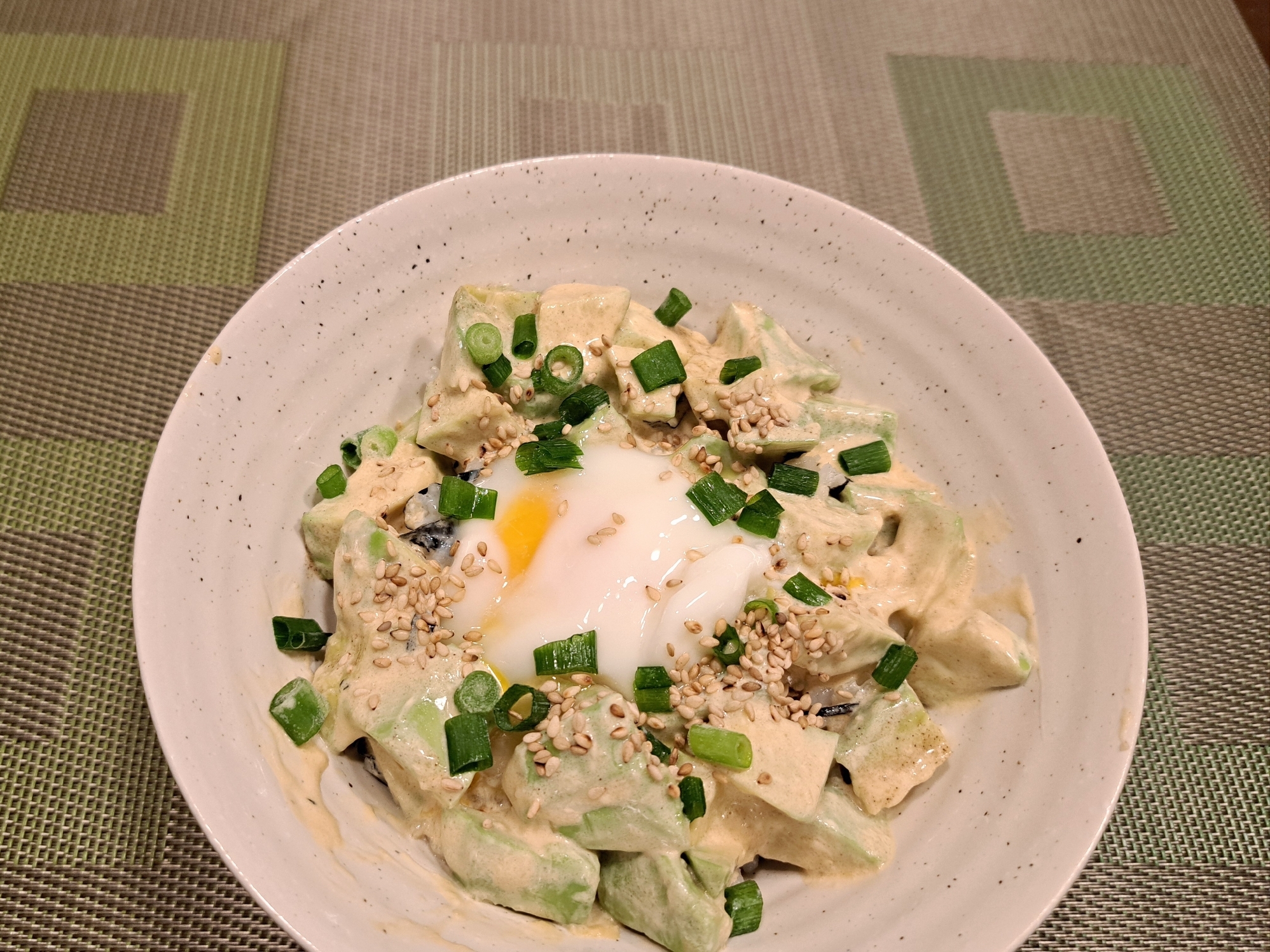 簡単で美味しい！アボカド丼