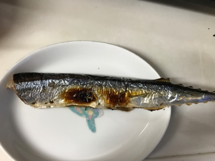 蒸し焼きのようで、秋刀魚の栄養&脂、濃縮ですね〜。美味く焼けました(*≧∀≦*)ご馳走さまでした。