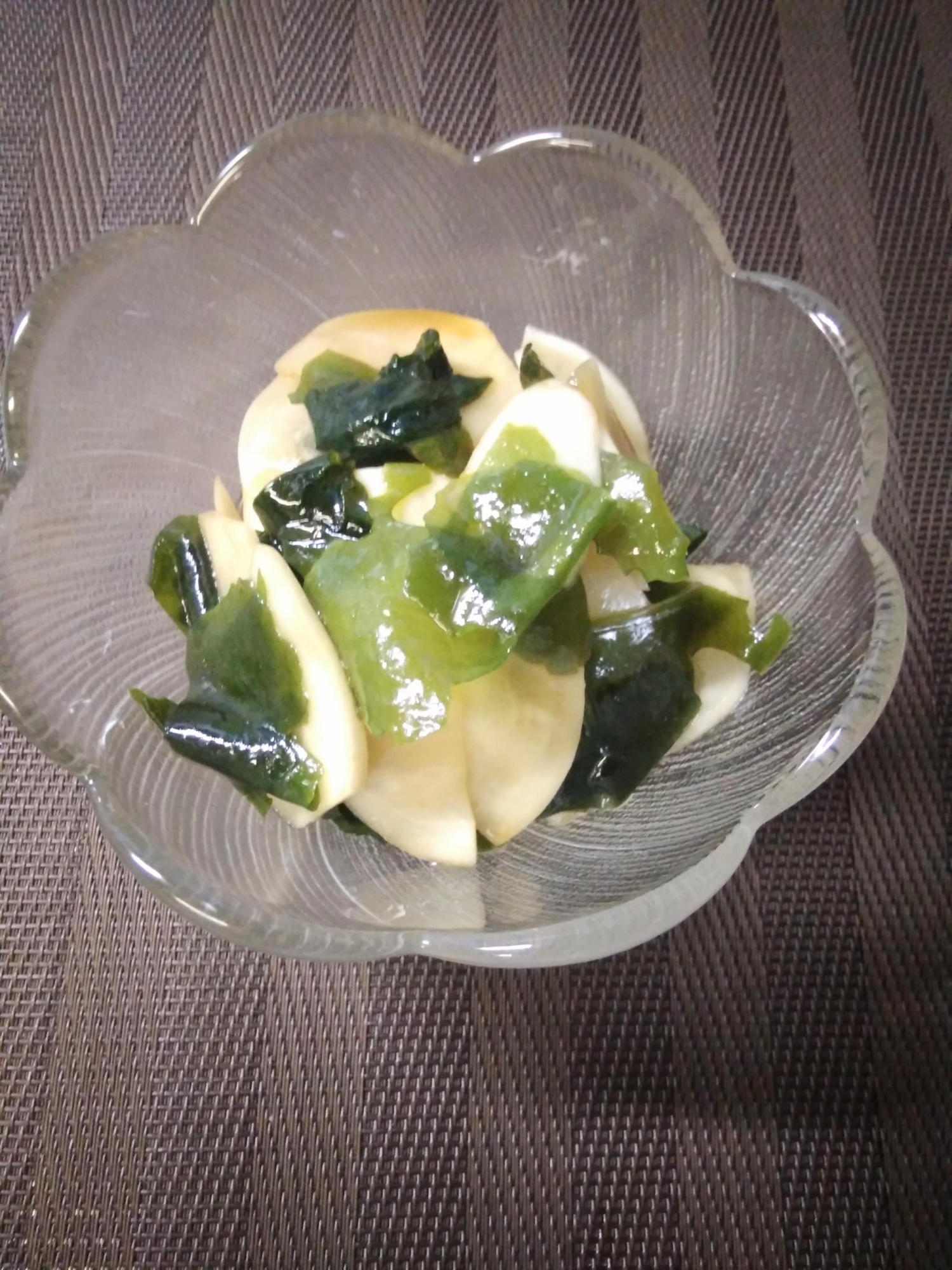 蕪とわかめの中華風サラダ
