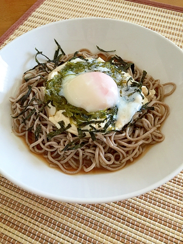 とろ〜りつるつる！生湯葉とめかぶのぶっかけ蕎麦♪