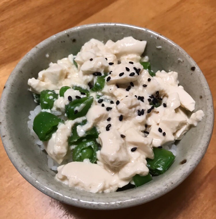 スナップえんどうと絹豆腐の白だしごはん