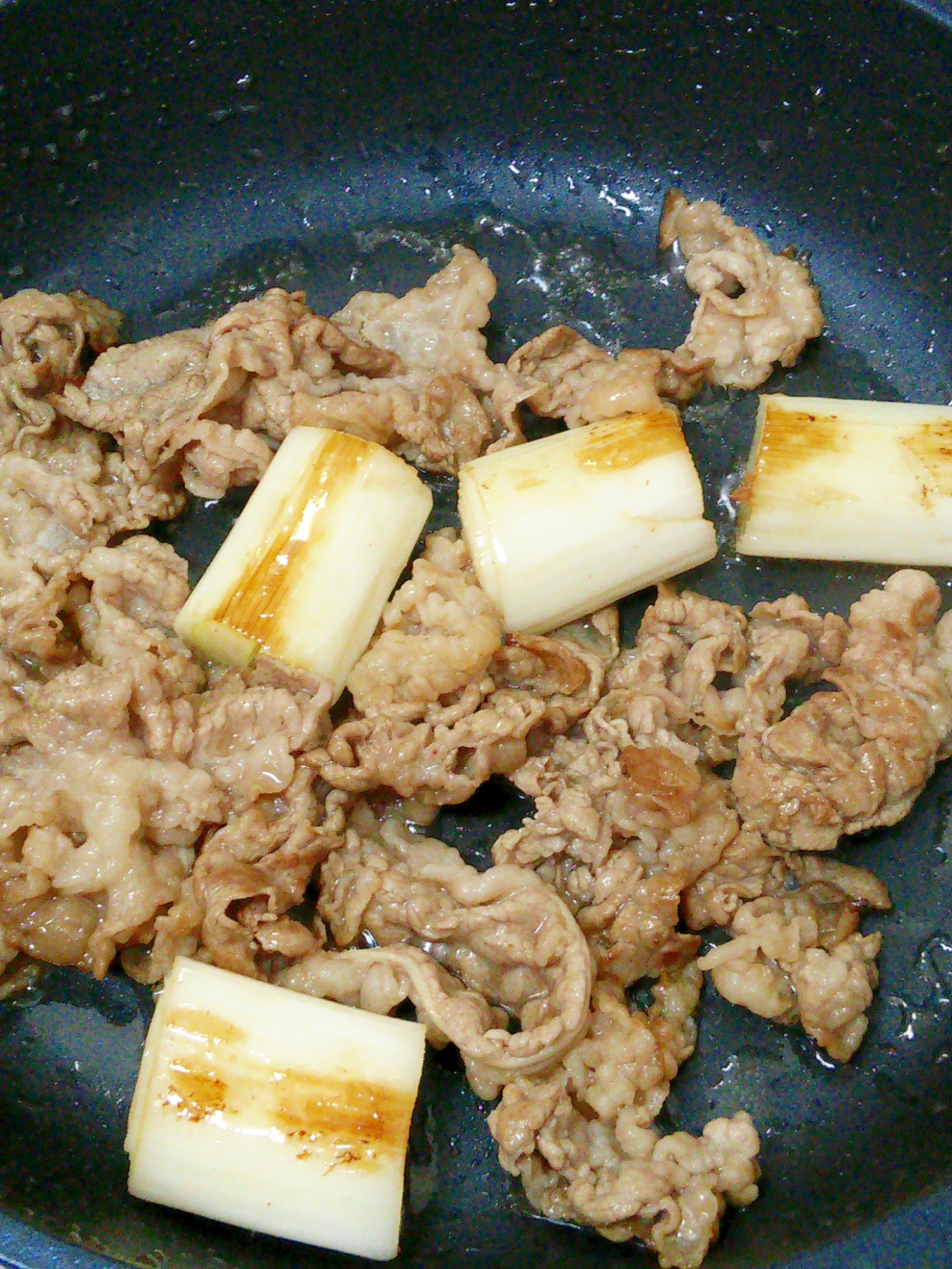 焼き肉のタレでカンタン☆長ネギと薄切り牛肉の炒め物