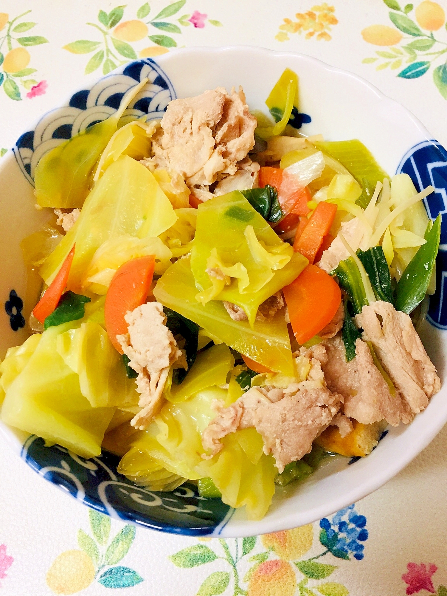 豚しゃぶ肉と厚揚げと野菜の具沢山ピリ辛鍋