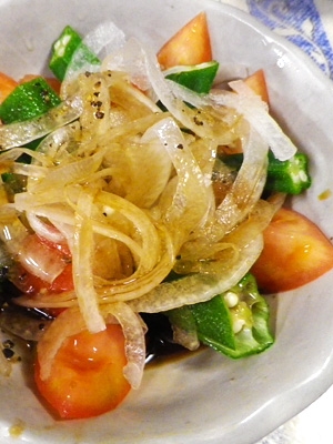 トマトオクラ玉ねぎの黒酢サラダ