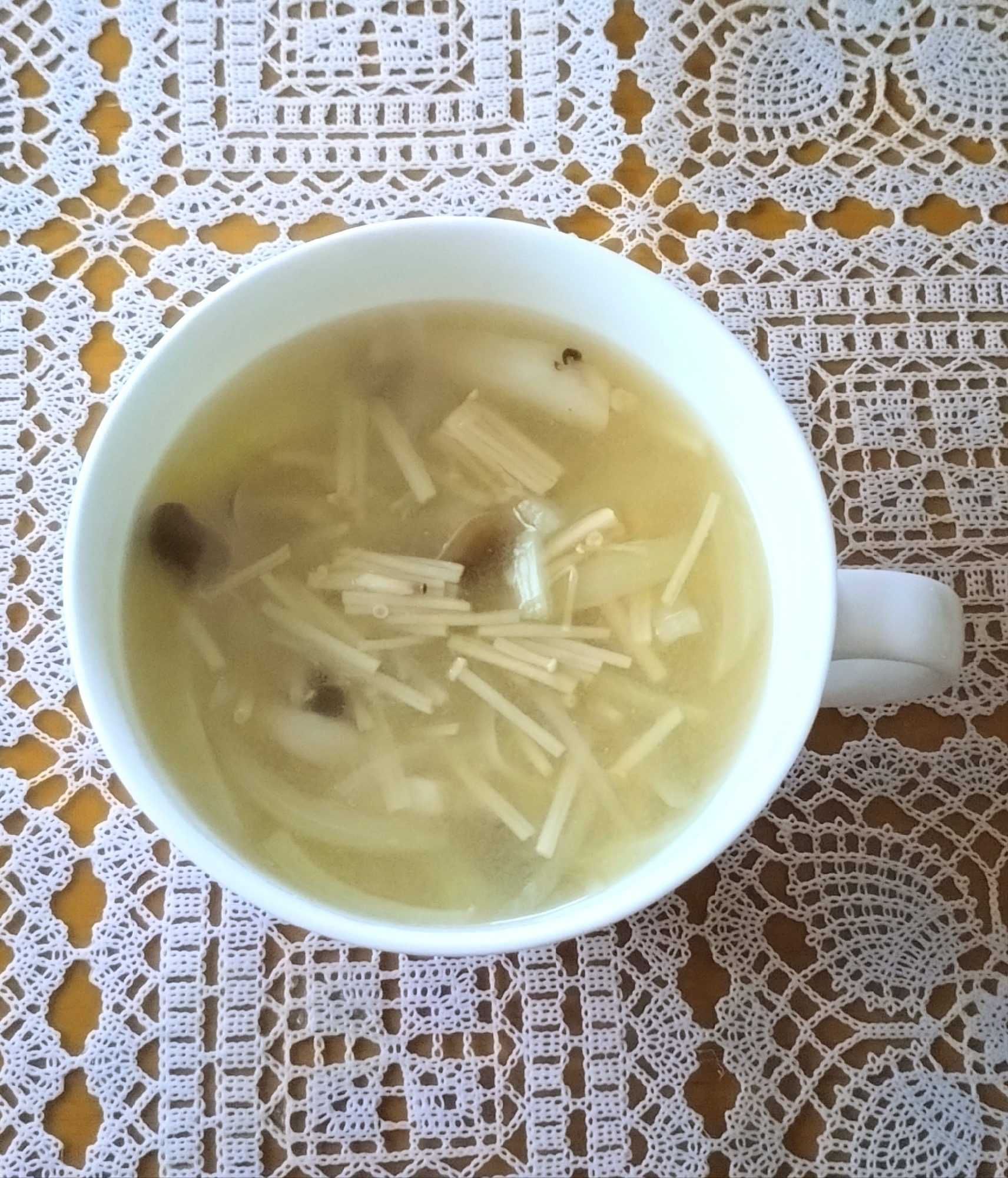 しめじとえのきと玉ねぎのお味噌汁☆