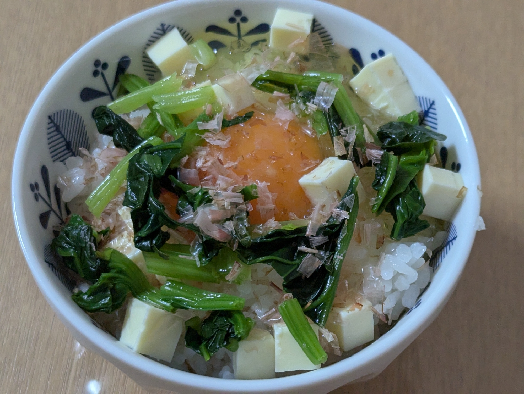 国産チーズとほうれん草の卵かけごはん♪