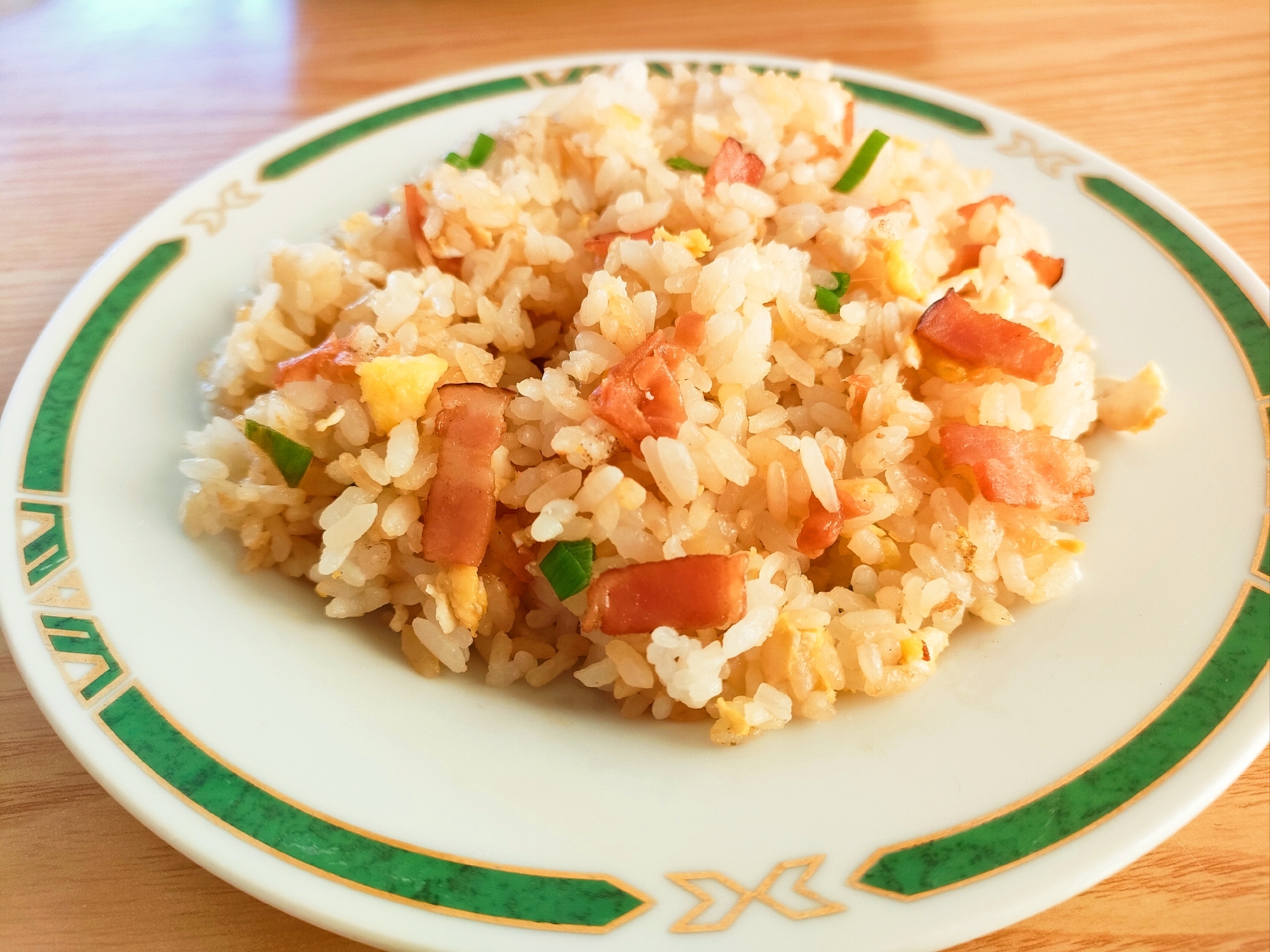 ベーコンと梅干しの卵炒飯