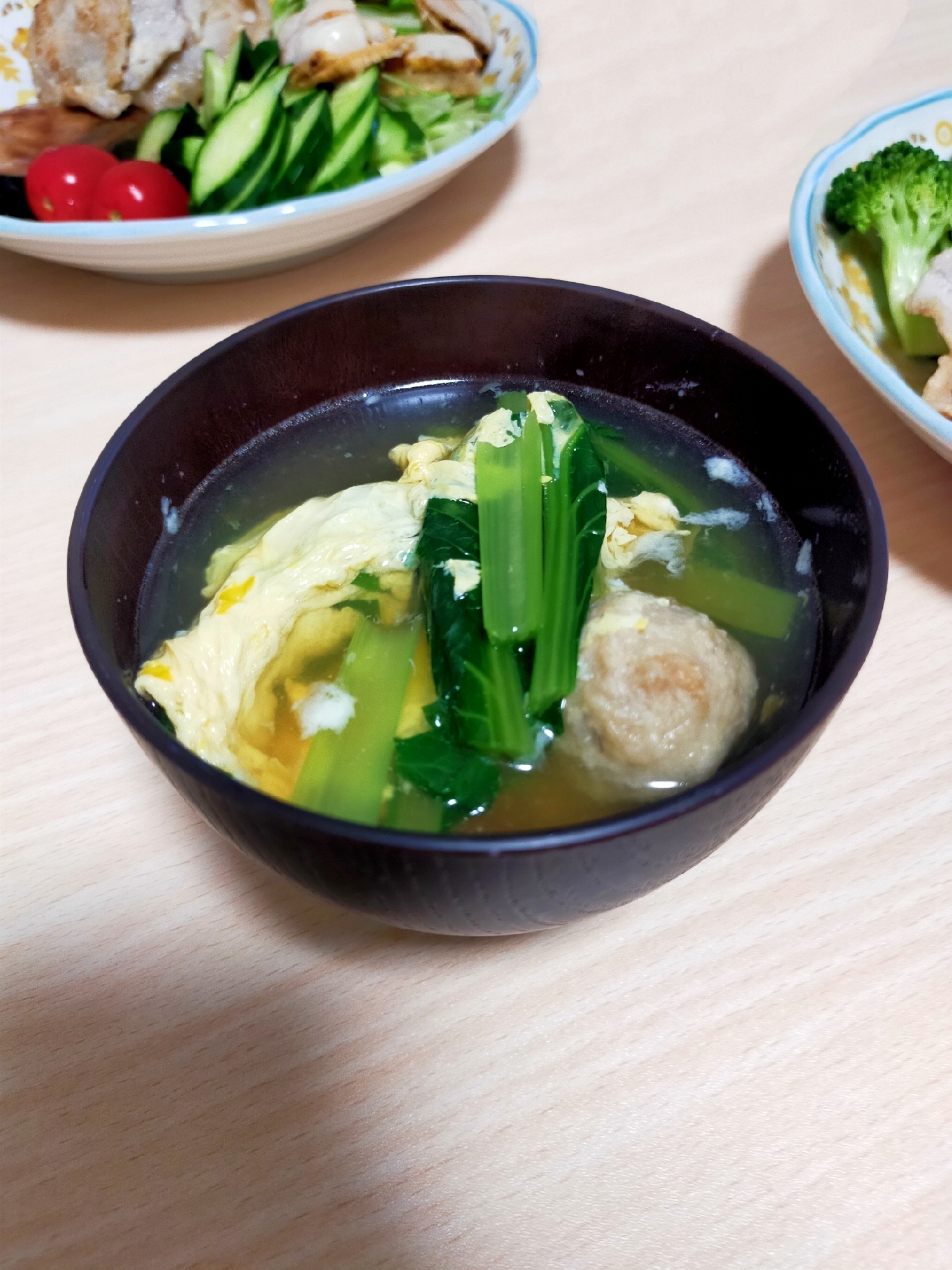 小松菜と肉団子と卵のお味噌汁