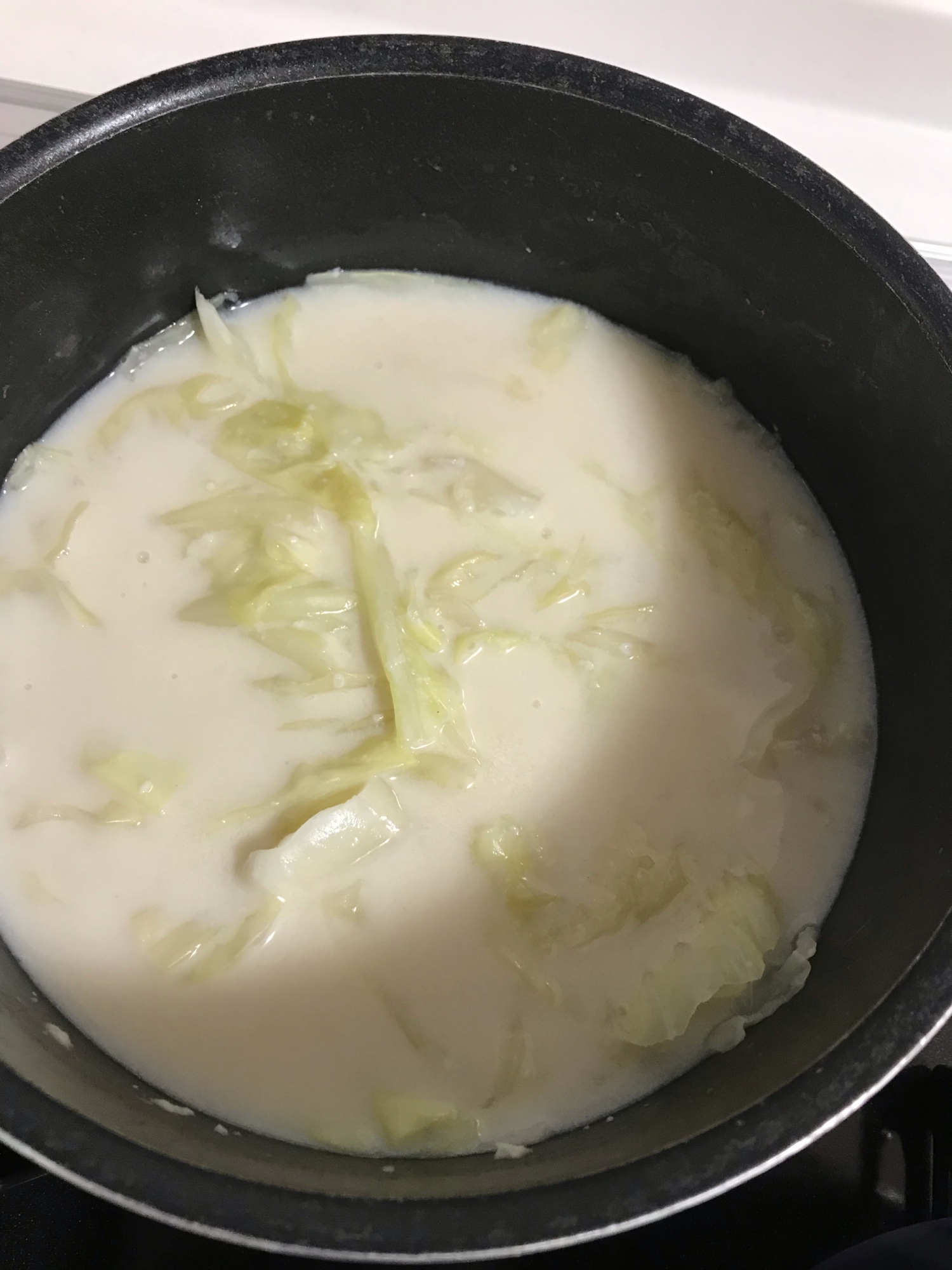 キャベツの豆乳酒粕スープ