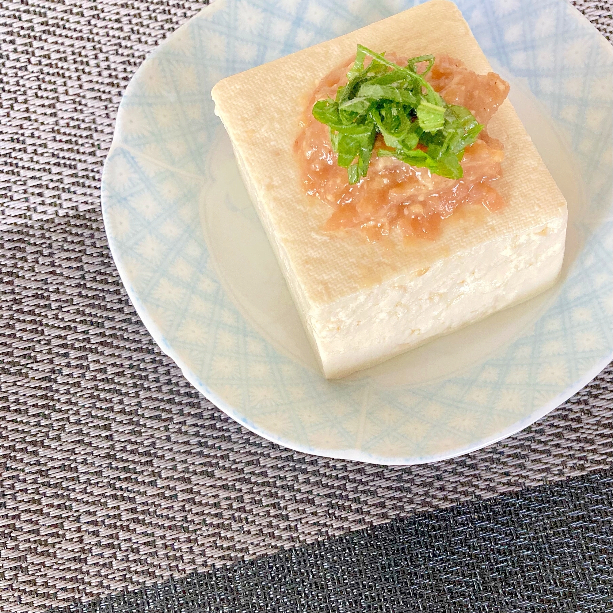 冷でも温でも 大葉と梅みそだれのお豆腐