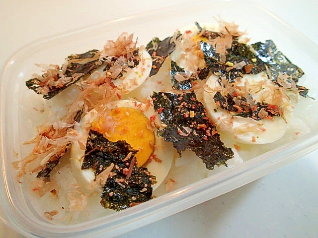 お弁当　明太子ふりかけで　ゆで卵と味付海苔のご飯