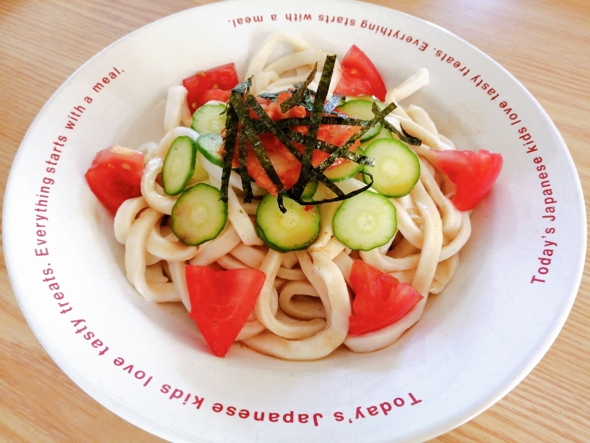 トマトときゅうりとキムチの冷やしうどん