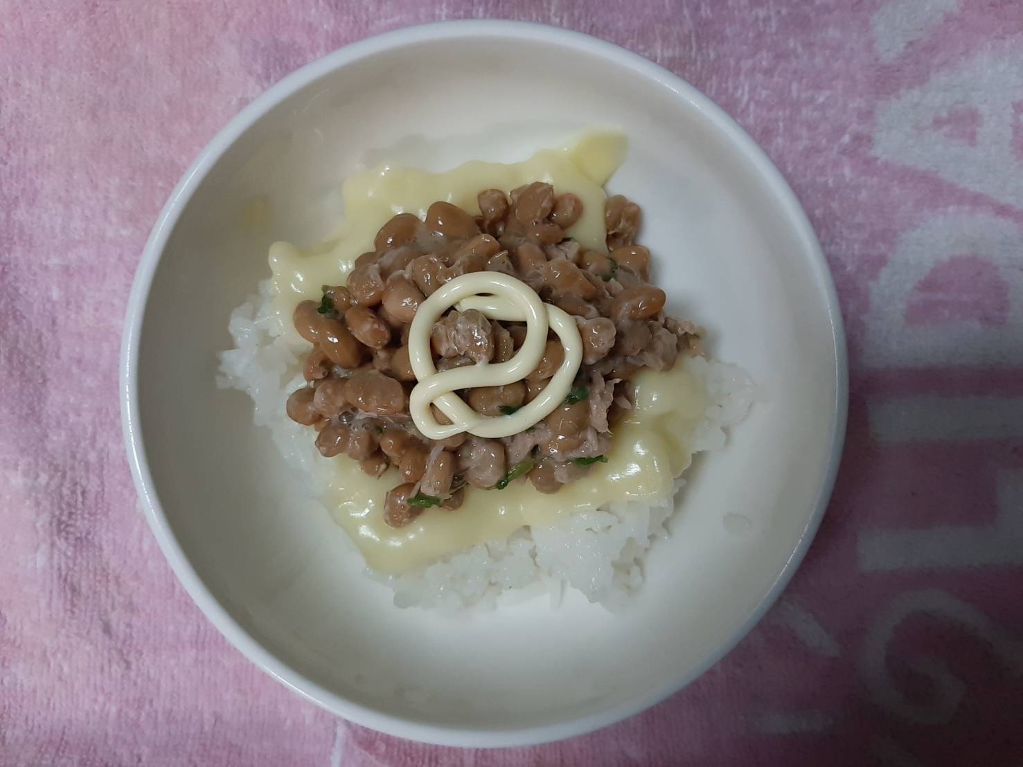 チーズのせたツナ納豆丼