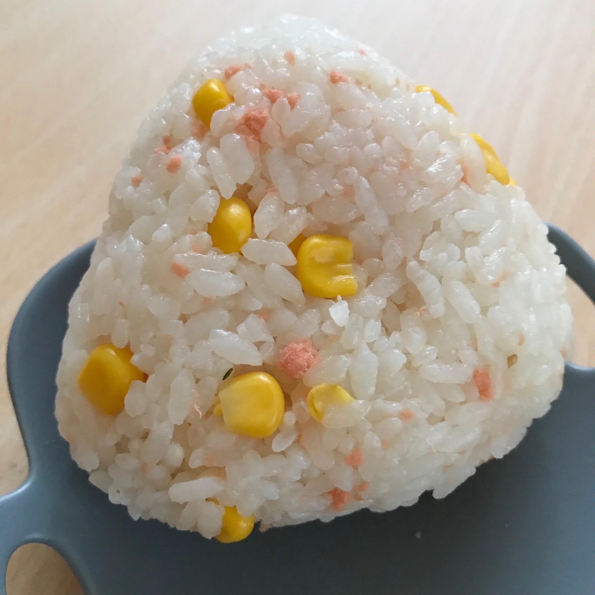 鮭とコーンバターのおにぎり レシピ 作り方 By みさちゃん 楽天レシピ