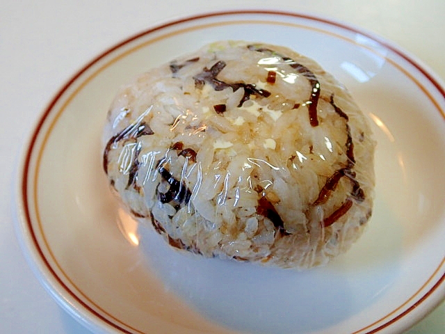 昆布佃煮とすりごまと南瓜のおにぎり