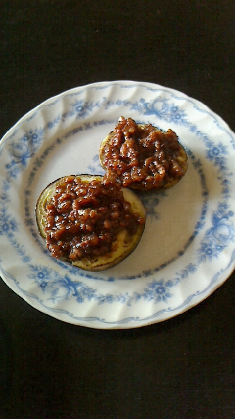 茄子の肉味噌のせ