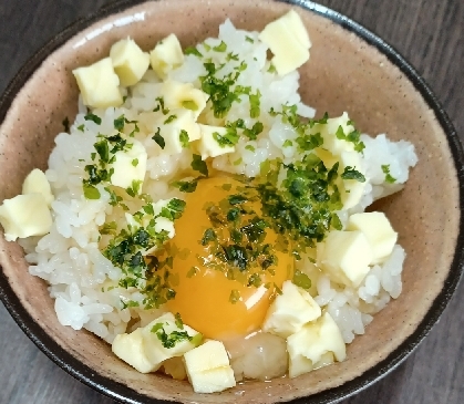 月のおとさん♪おはようございます(*´∀｀*)卵かけご飯にチーズでボリュームあってとても美味しかったです！ご馳走さまでした(*´∀｀*)♪