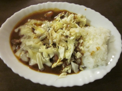 キャベツを添えて＊レトルトチーズカレー