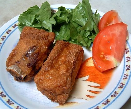 鶏の唐揚げと違って脂分も多いし、濃厚な味わいになりますね。作り方が簡単な割に、そんな風には思えないほどおいしかったです。