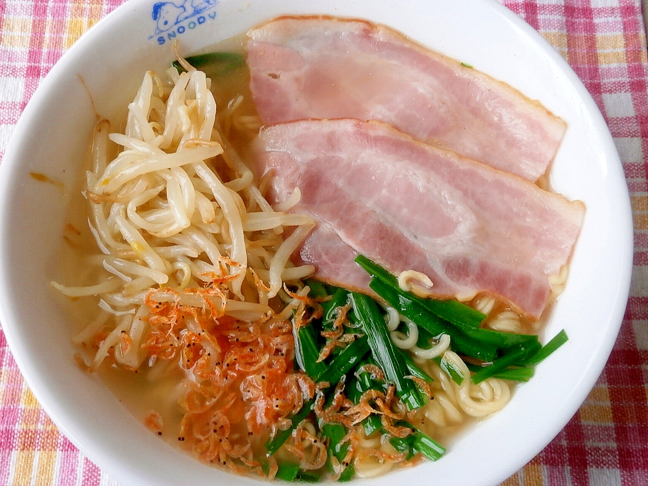 インスタントラーメンで★ベーコン麺★