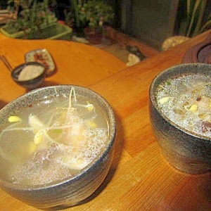 もやしとしめじ骨付き鷄参鶏湯