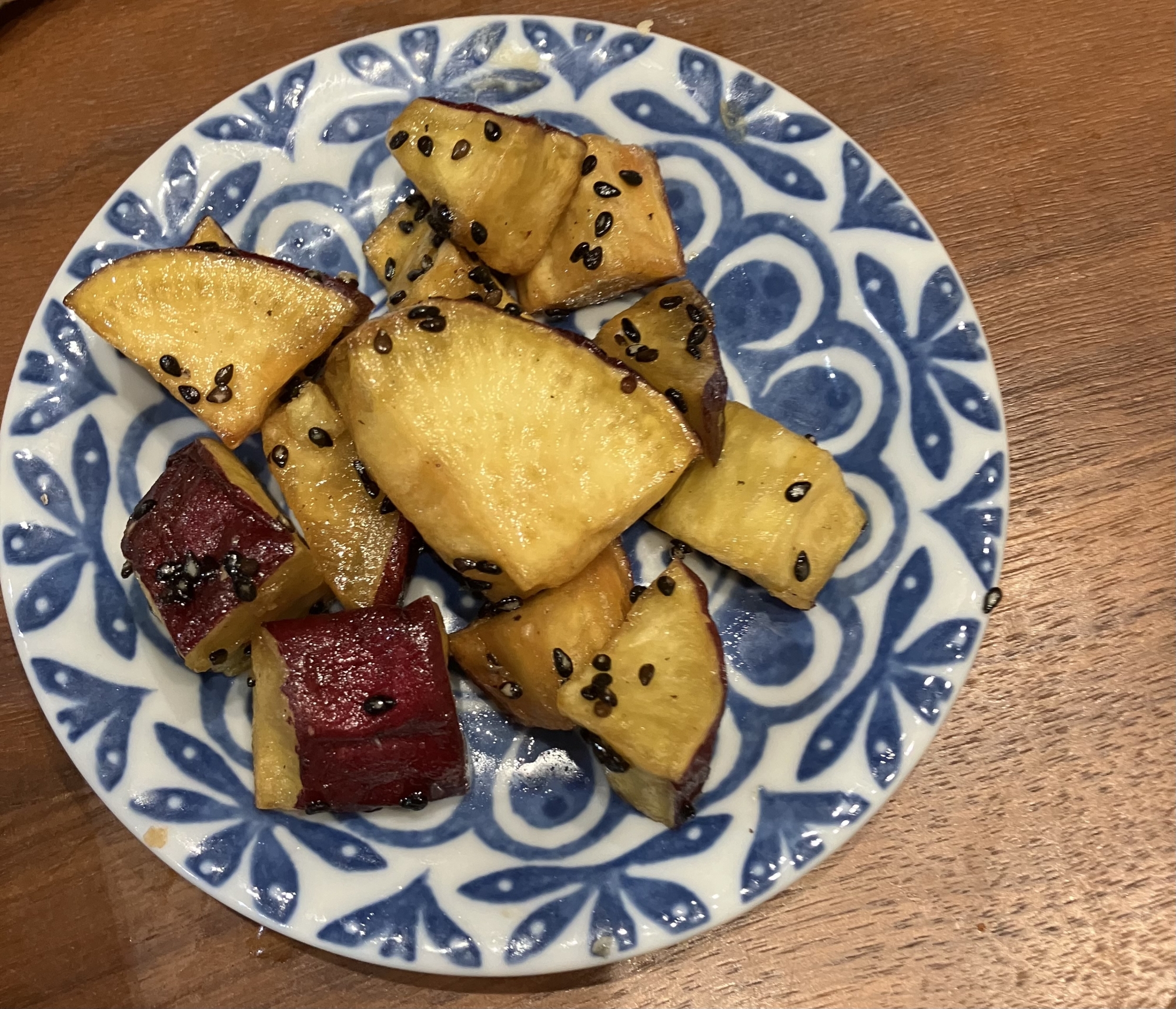 黒胡麻で即席大学芋