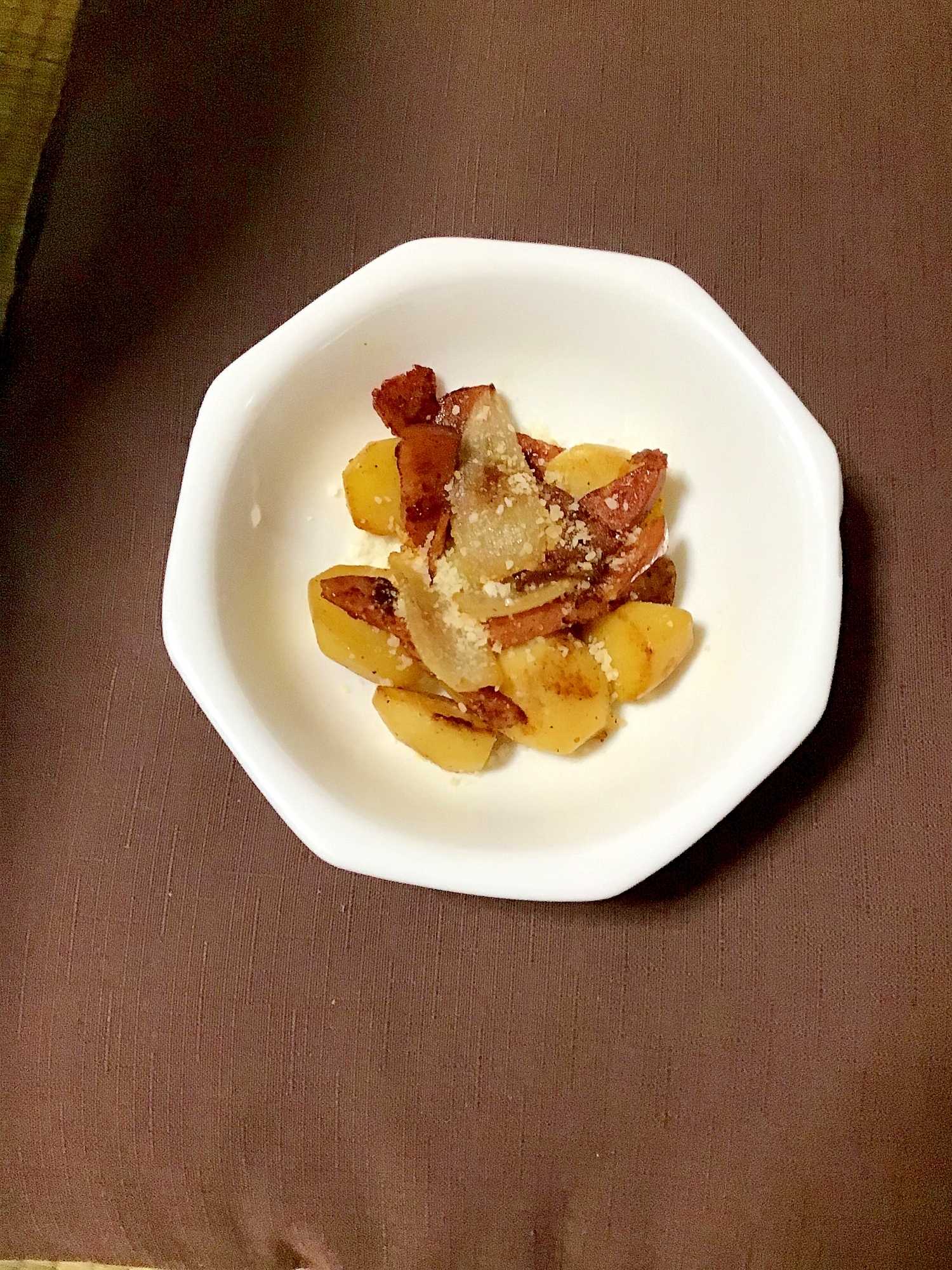 あらびき グルメイドステーキとジャガイモの炒め物