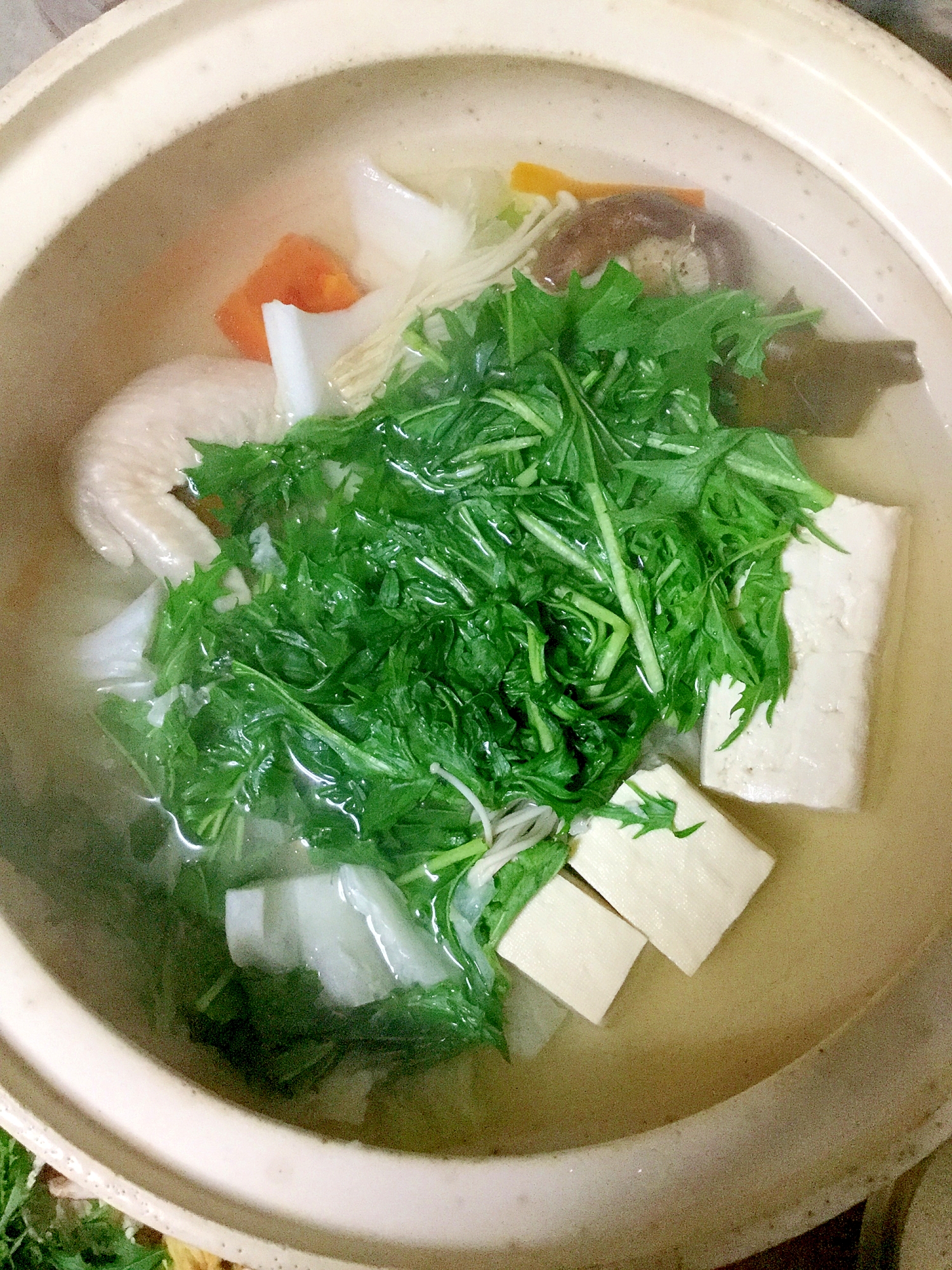水菜と鶏手羽と湯豆腐鍋。