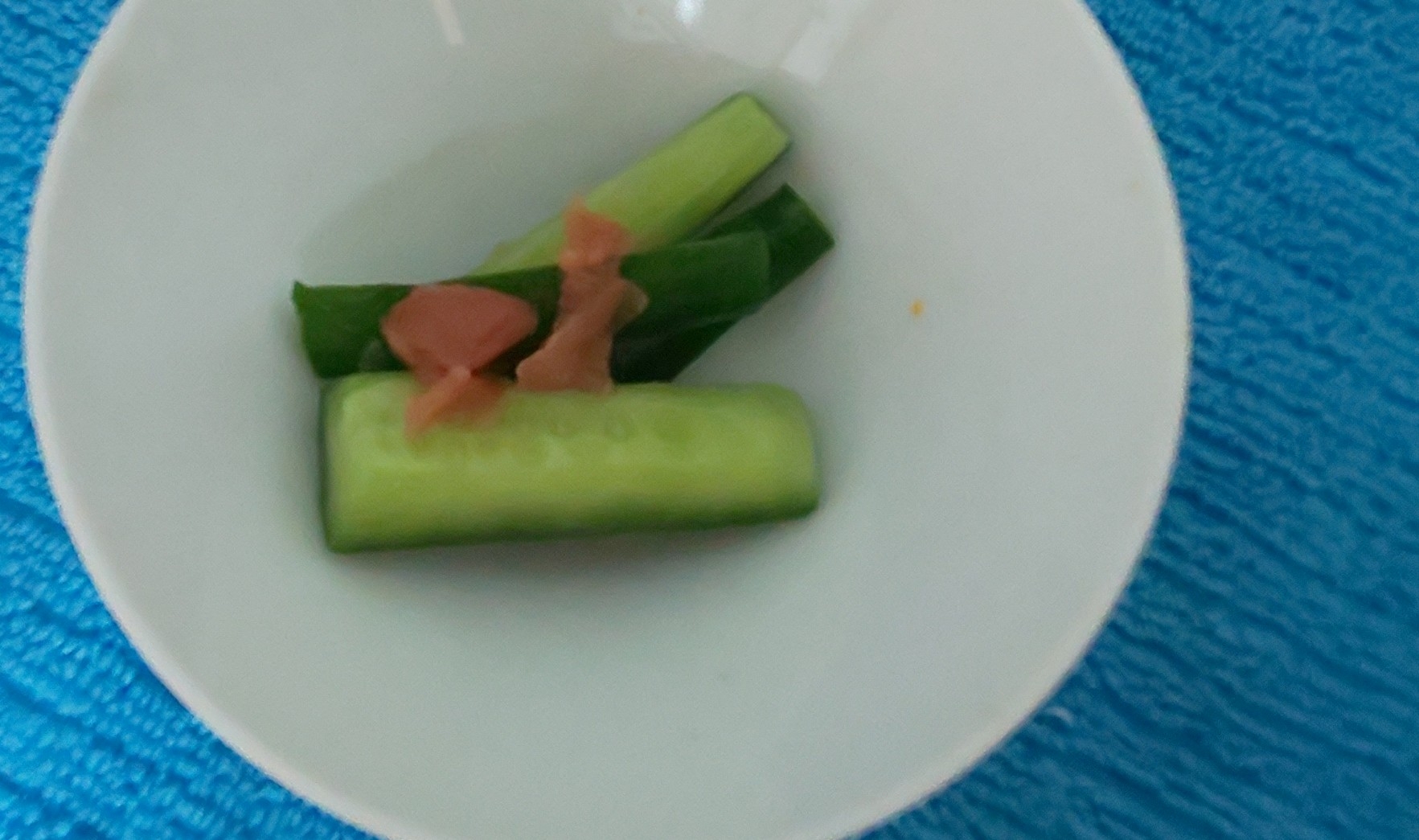 きゅうりに♪梅干しを