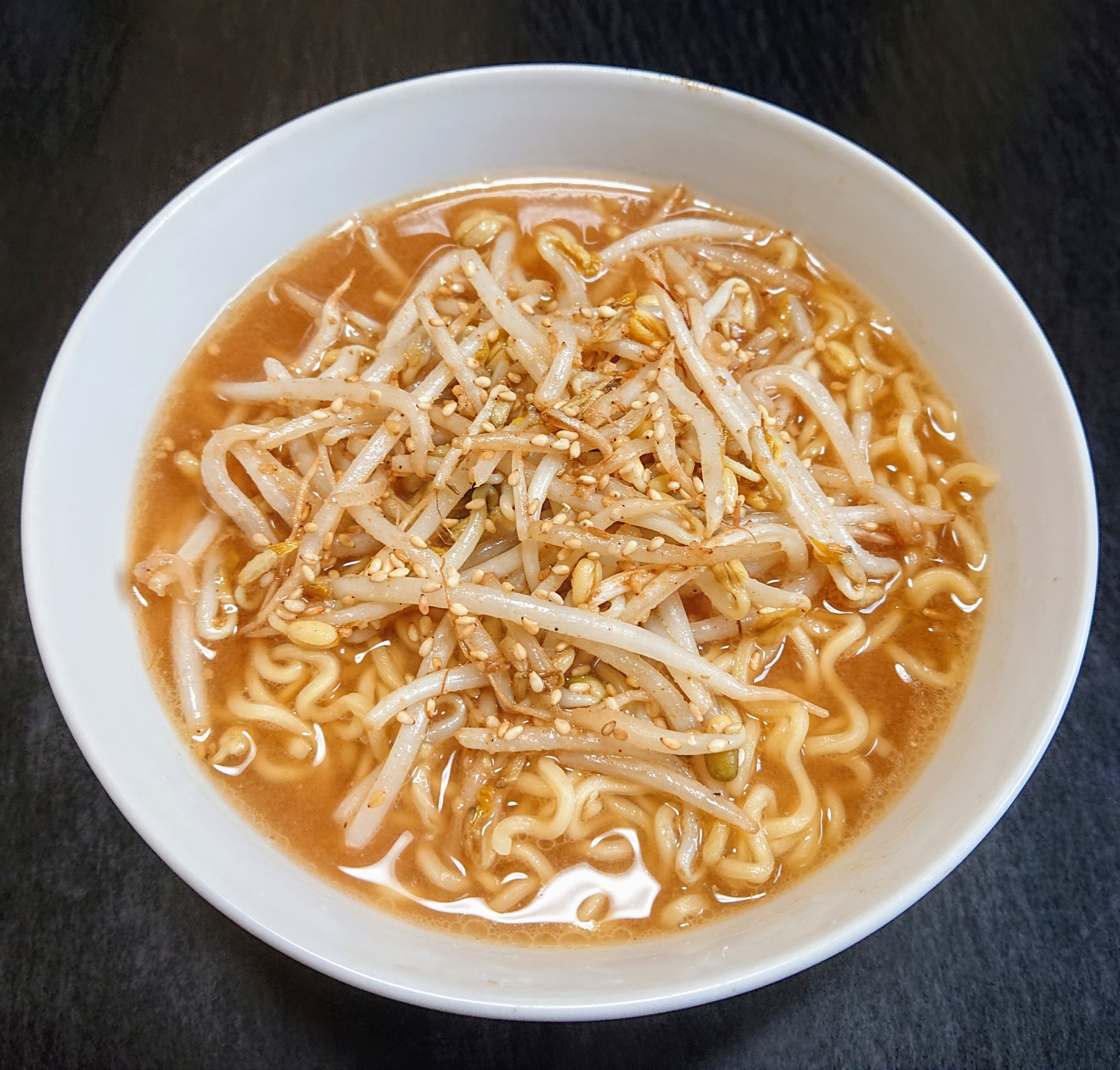 インスタントで☆炒めゴマもやしの味噌ラーメン