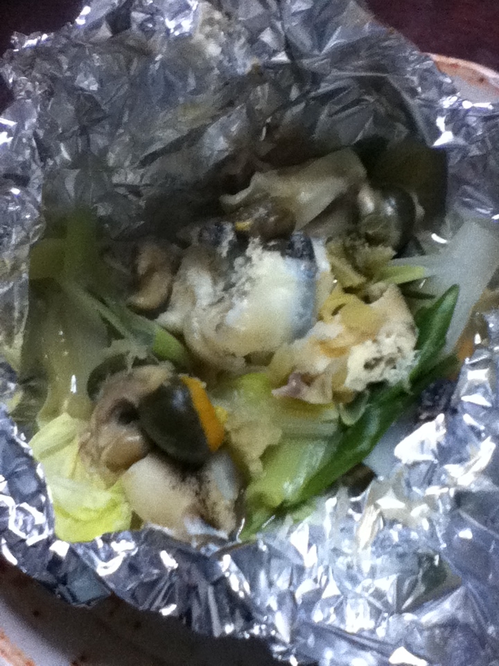つぶ貝と白菜とネギのホイル焼き