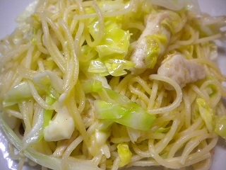 鶏肉キャベツのチーズ入りパスタ