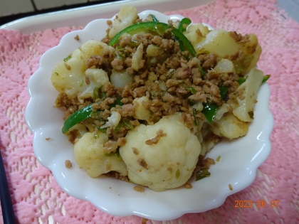 カリフラワーとひき肉の香味炒め（菜花炒肉末）