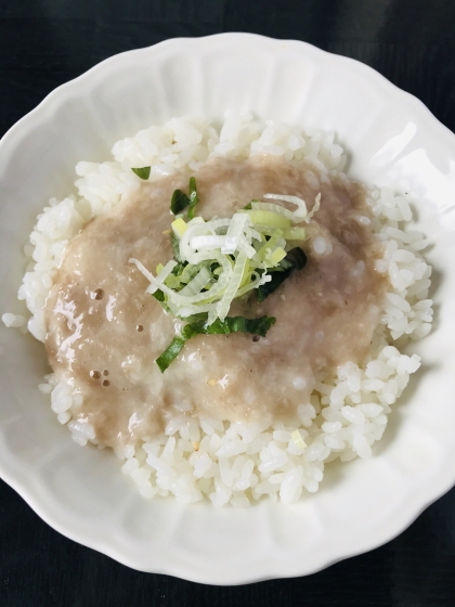 卵を加えて作ってみました。
滑らかな食感のとろろがご飯と良く合っていて美味しかったです。