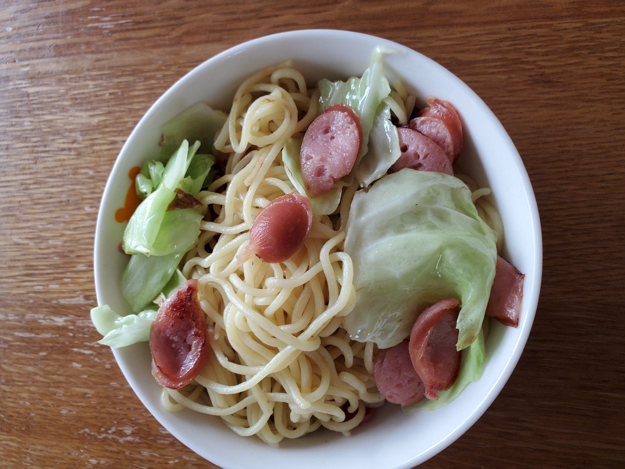 ウインナーとキャベツの鶏ガラ焼きそば